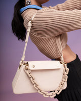 Resized_WE00202205ChunkyChainMattNudeGold_mood_4_0b5d686b-c44d-4997-99ad-cde7c856a118.jpg