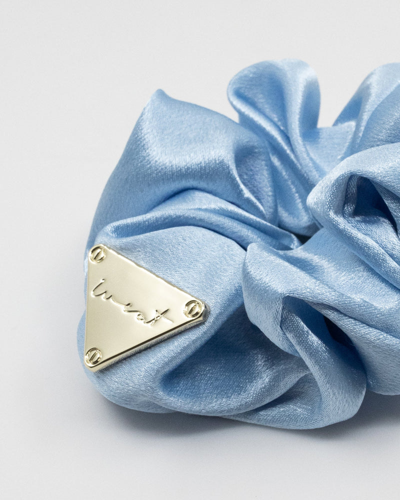 WE00702203Scrunchie_HeadbandSetSky_ScrunchieDetail_1_cd45daf5-3687-4556-beab-f27ed512766b.jpg